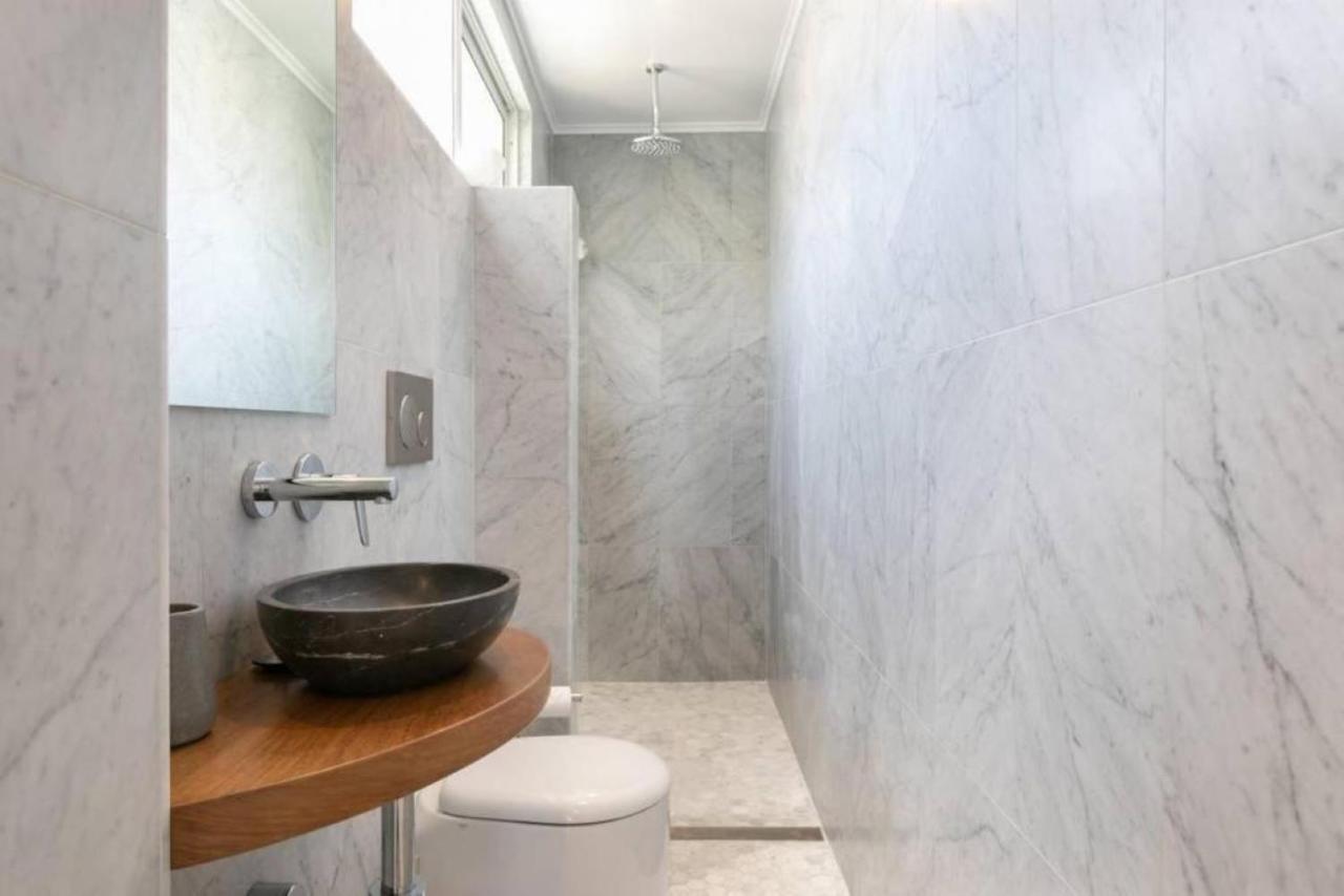 סידני Upscale Cliffside Studio With Ocean Views North Bondi מראה חיצוני תמונה