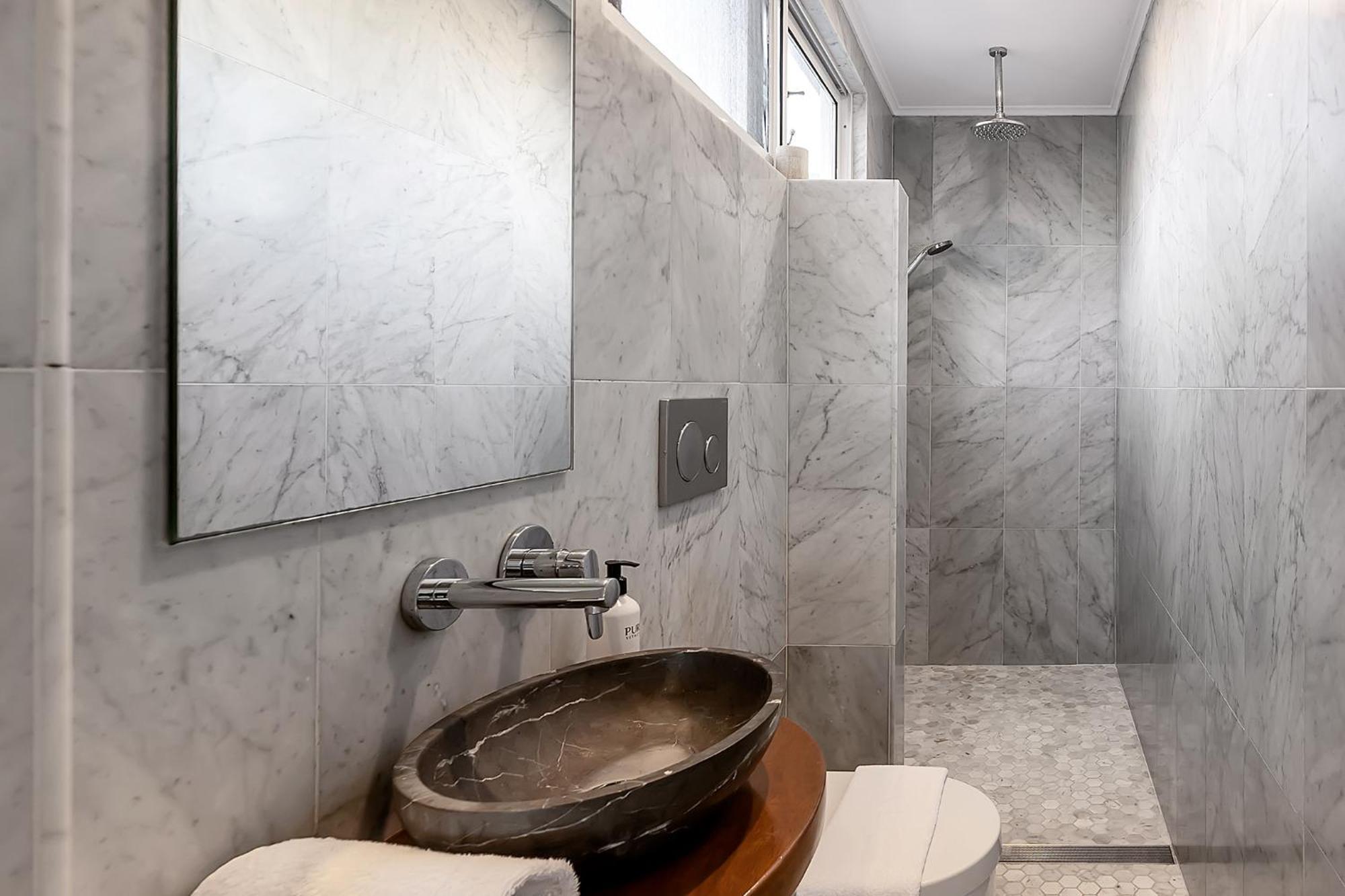 סידני Upscale Cliffside Studio With Ocean Views North Bondi מראה חיצוני תמונה
